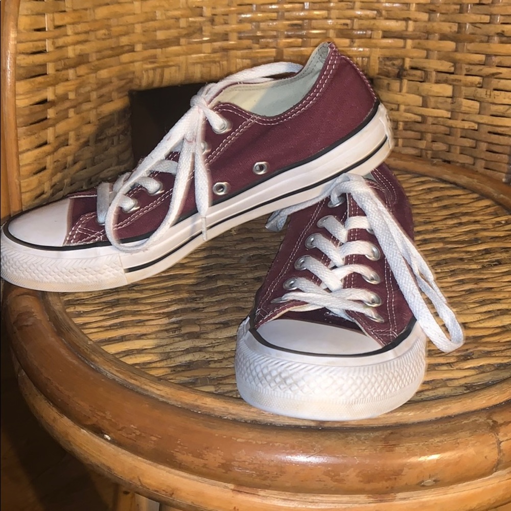 Women’s Converse shoes size 7